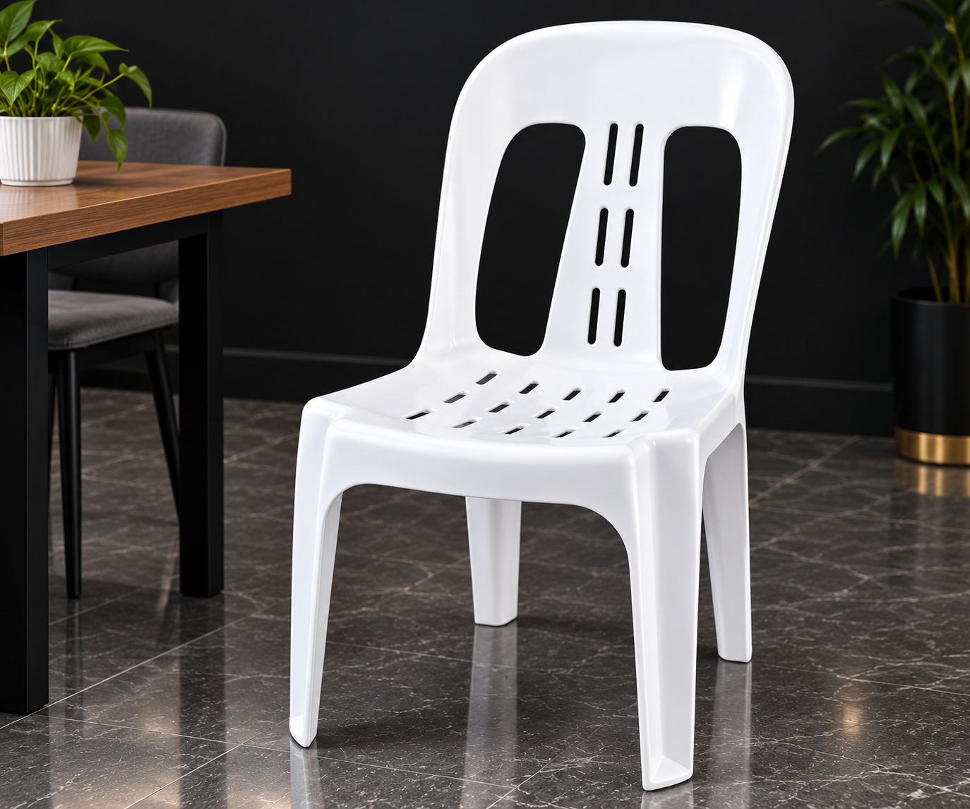WHITE CHAIR